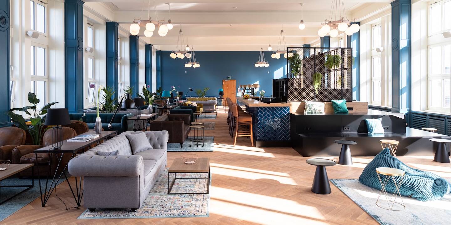 Co-Living-Bereich im PHNX in Hamburg